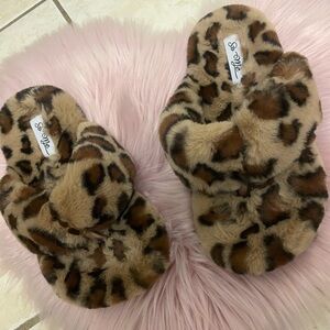 So Me Cheetah Print Slippers